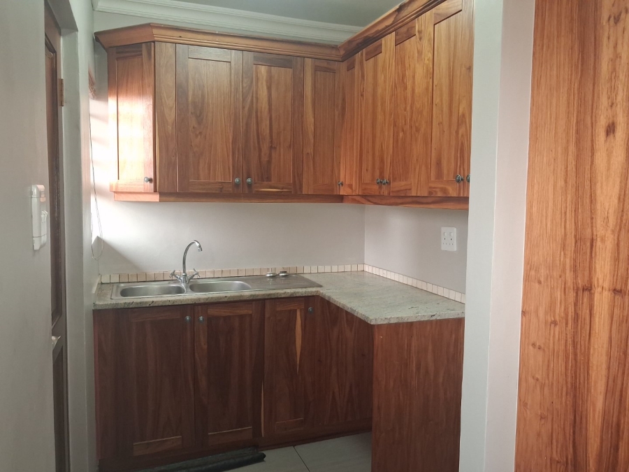 To Let 3 Bedroom Property for Rent in Hillside Free State